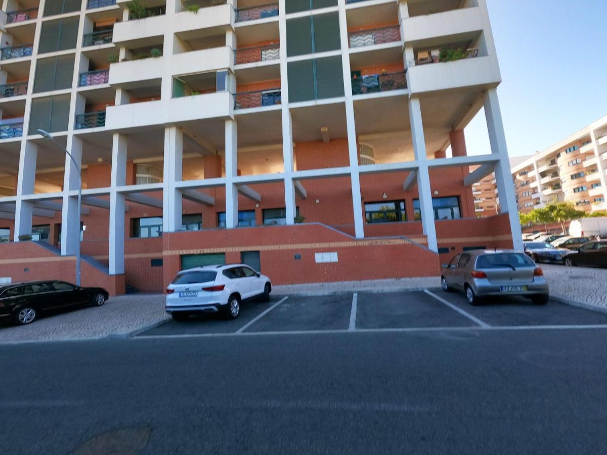 Lisbon 2 Bedroom Apartment With Balcony In Algés Dış mekan fotoğraf