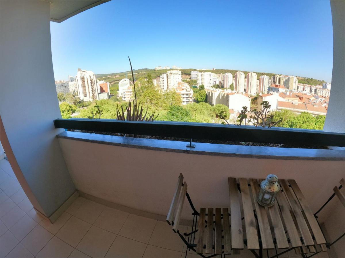 Lisbon 2 Bedroom Apartment With Balcony In Algés Dış mekan fotoğraf