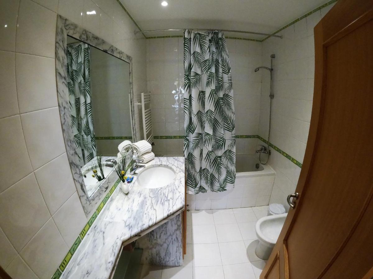 Lisbon 2 Bedroom Apartment With Balcony In Algés Dış mekan fotoğraf